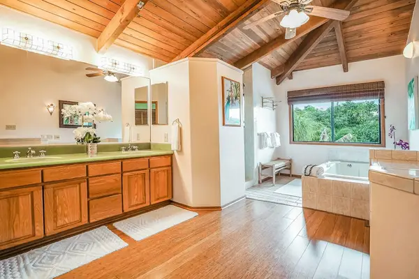 Bright Ensuite Bathroom