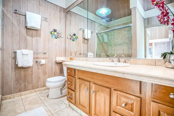 Modern Bathroom with Walk-In Shower & Spacious Vanity