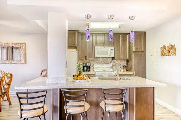 Elegant Dining Space With Comfortable Island Ambiance
