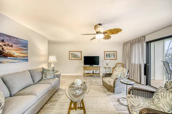 Elegant Living Room With Bright Island-Inspired Decor