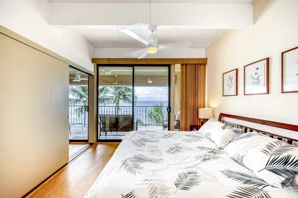 Spacious Primary Bedroom With Lanai Access