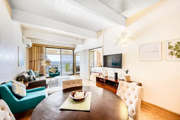 Bright And Inviting Island Living Space