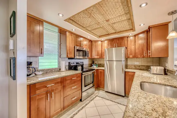 Island Kitchen With Premium Finishes