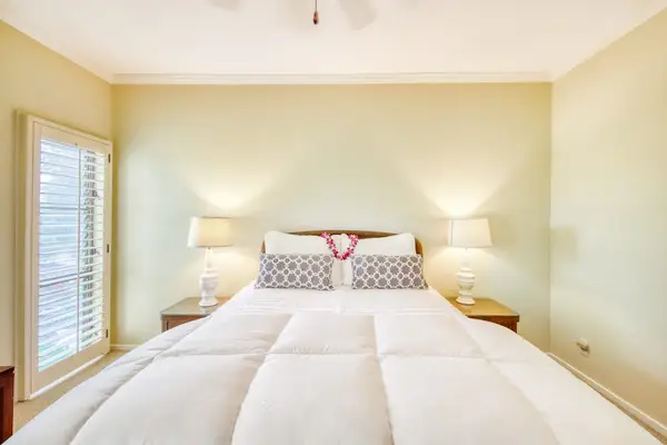 Cloud-Like King Bed Comfort