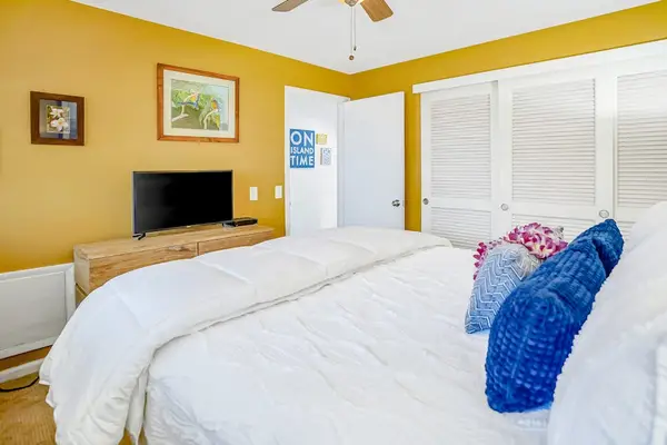 Sunlit Coastal Bedroom Escape