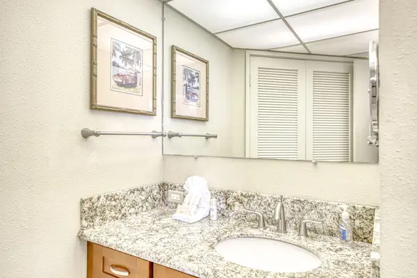 Granite Vanity With Resort Style Comfort