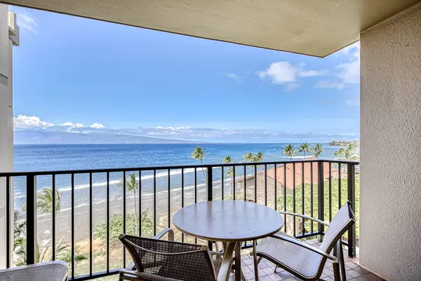 Private Oceanfront Lanai For Sunrise Coffee