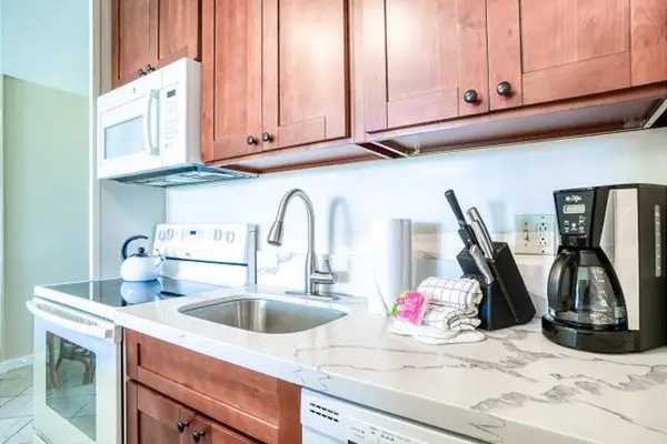 Fully sticked kitchen ready for the chef in you.