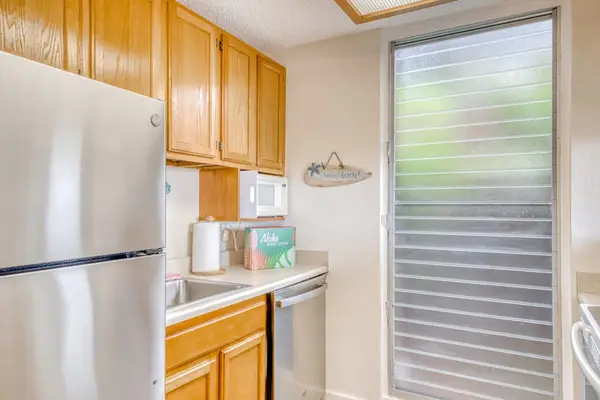Great kitchen stocked with all of your necessities for you to be able to enjoy your home away from home.