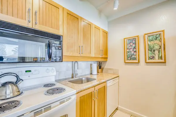 Fully stocked kitchen for all of your vacation needs.