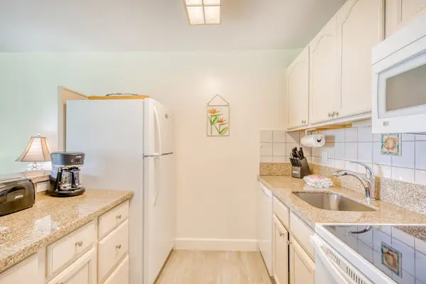 Fresh And Functional Kitchen Space