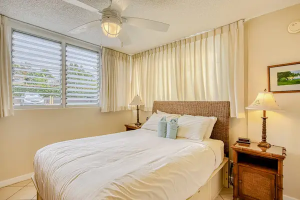 Master bedroom with queen sized bed.