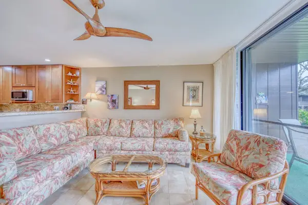 Relaxed Island Lounge