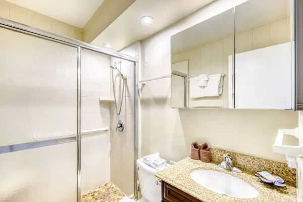 Fresh Full Bathroom