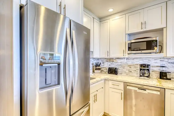 Contemporary Kitchen With Island