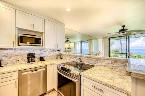 Bright And Modern Kitchen