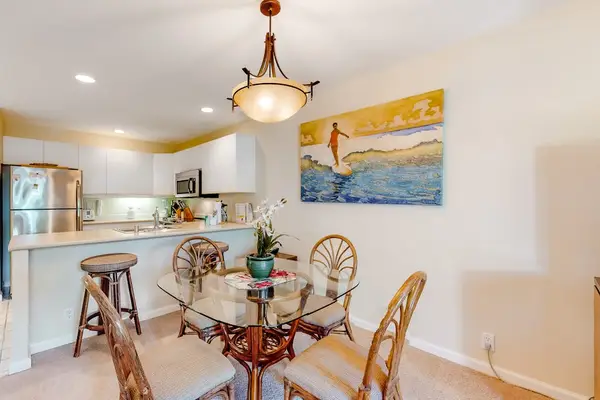 Cozy Breakfast Nook With Island Charm