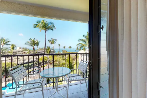 Scenic Outdoor Lanai Seating area Overlooking Ocean & Palms