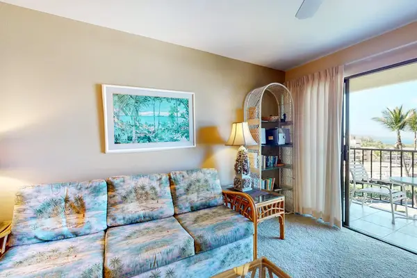 Cozy Tropical Seating Area Adjacent to Private Lanai