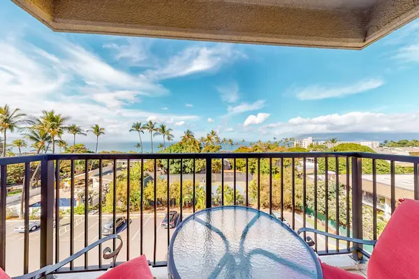 Panoramic Lanai With Ocean Horizon Views