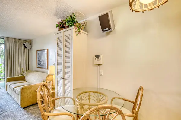 Wake up and enjoy your breakfast at your dining room table for four, before you are off of a day of excursions.