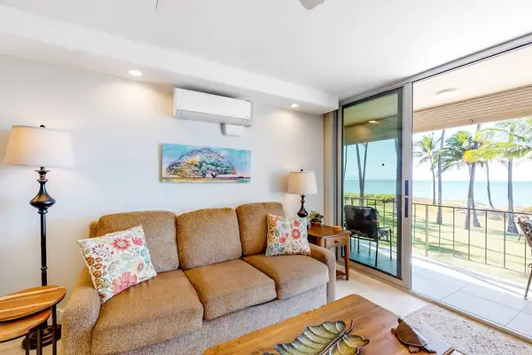 Bright Coastal Living With Patio Access