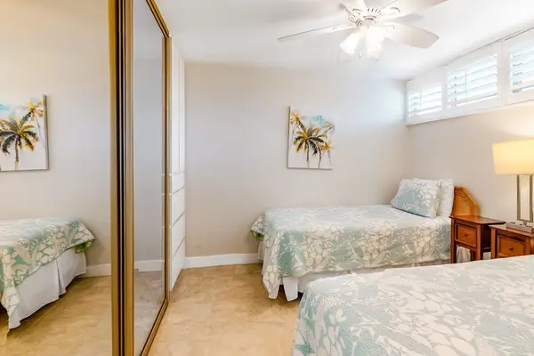 Peaceful Twin Bedroom Escape