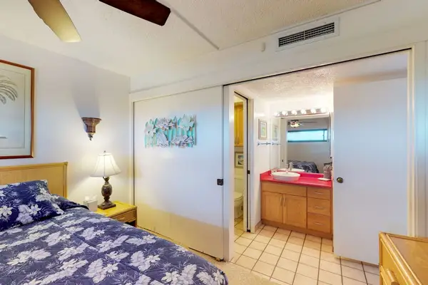 Comfortable Bedroom Near Ensuite Bath