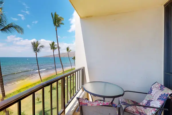 Private Oceanfront Balcony Retreat