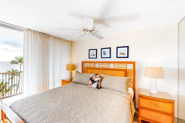 King studio with plenty of natural light