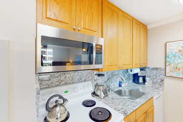 Fully stocked kitchen ready for you.