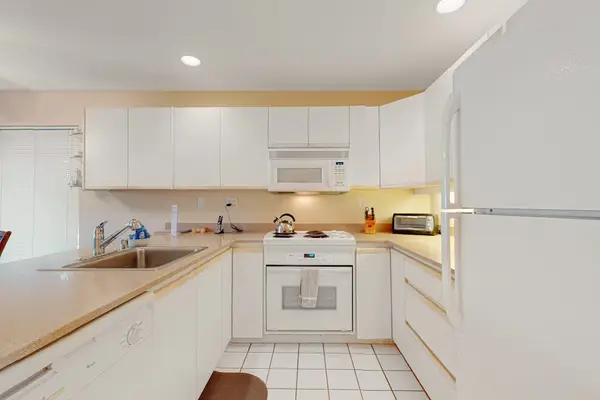 Fully Equipped Coastal Kitchen