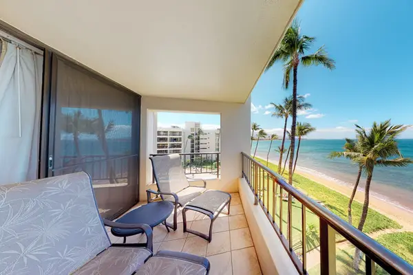 Relax on the lanai with breathtaking ocean views