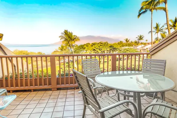 Outdoor Dining On Your Private Lanai