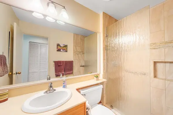 Bright Bathroom With Spacious Vanity