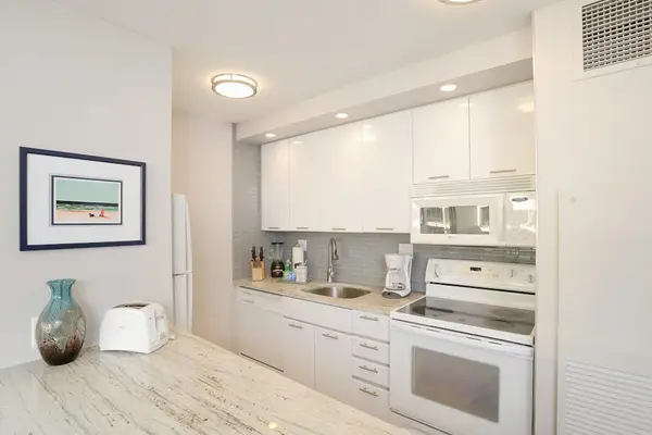 Newly updated modern kitchen for all of the chef's needs.
