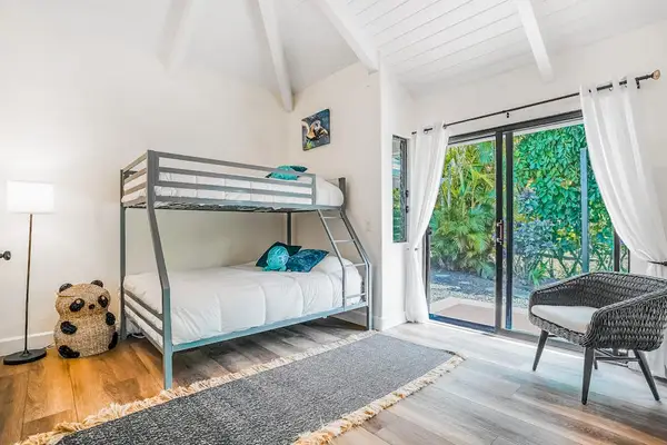 Guest room with bunk beds and lanai access.