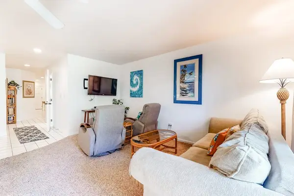 Bright Open Retreat For Relaxing Evenings