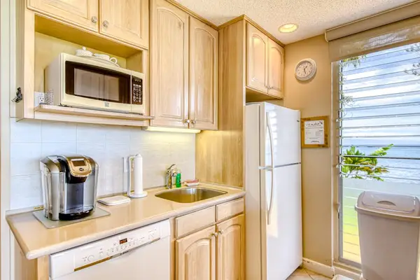 Well Equipped Kitchen For Easy Cooking
