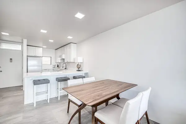 Seamless Flow From Casual Dining To Gourmet Kitchen Spaces