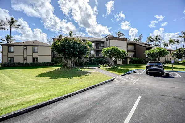 Sunny Community Exterior With Palm Trees
