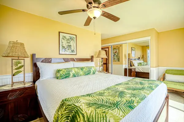 Cozy Bedroom With Warm Island Style