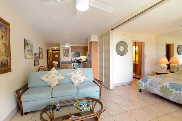 Cozy living area with comfortable seating and warm island décor