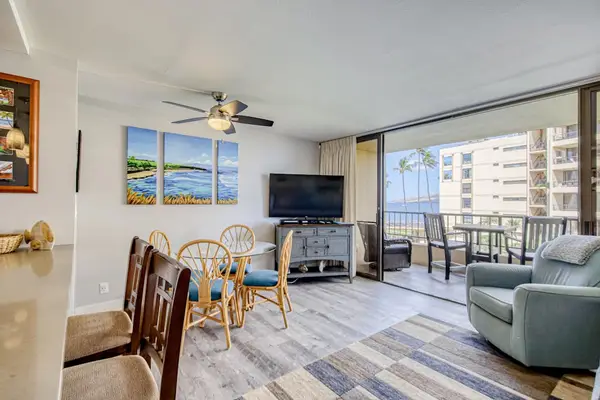 Bright Coastal Living With Open Layout