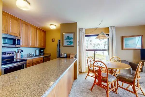 Bright Dining Area For Shared Gatherings