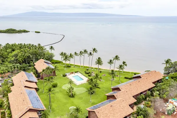 Sunny grounds connect accommodation buildings through landscaped outdoor pathways