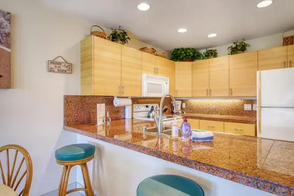 Granite Breakfast Bar Kitchen