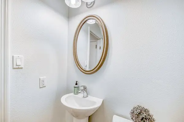 Convenient half bathroom for guests