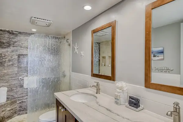 Modern Bathroom With Luxury Finishes