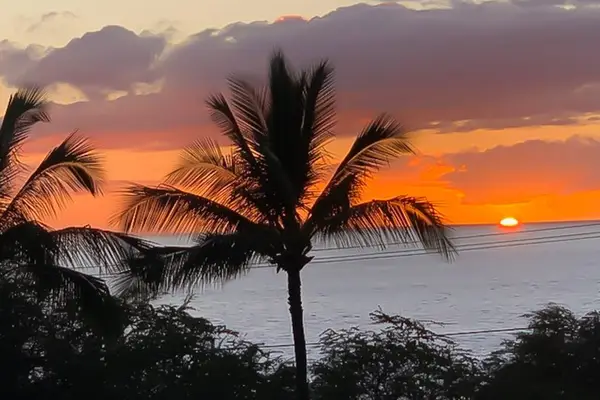 Breathtaking Maui Sunset Over The Pacific